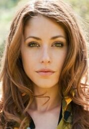 Amanda Crew